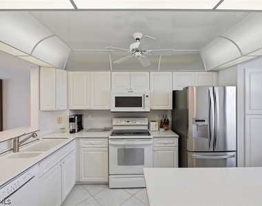 320 Seaview Court - Photo Thumbnail 14