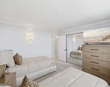 320 Seaview Court - Photo Thumbnail 22