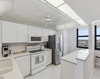 320 Seaview Court - Photo Thumbnail 15