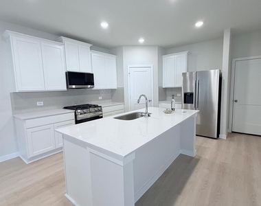 8011 Heroes Hall Drive - Photo Thumbnail 5
