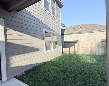 8011 Heroes Hall Drive - Photo Thumbnail 17