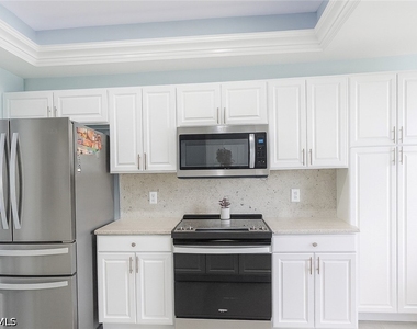 1320 Henley Street - Photo Thumbnail 7
