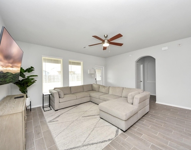 15307 Davan Springs Dr - Photo Thumbnail 12