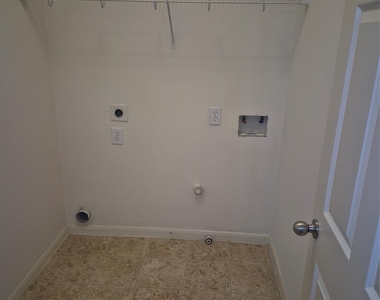 2735 Orchard Creek Lane - Photo Thumbnail 15