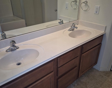 2735 Orchard Creek Lane - Photo Thumbnail 11