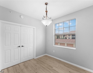 7905 Preserve Circle - Photo Thumbnail 4
