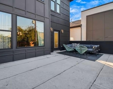 2520 Rosalie Street - Photo Thumbnail 34