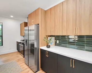 2520 Rosalie Street - Photo Thumbnail 12