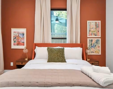 2520 Rosalie Street - Photo Thumbnail 6