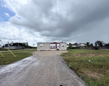 261 Road 5609 - Photo Thumbnail 1