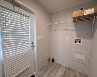 261 Road 5609 - Photo Thumbnail 17