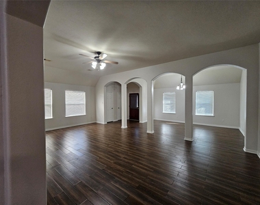2205 Sugar Hill Drive - Photo Thumbnail 7