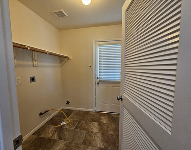 2205 Sugar Hill Drive - Photo Thumbnail 24