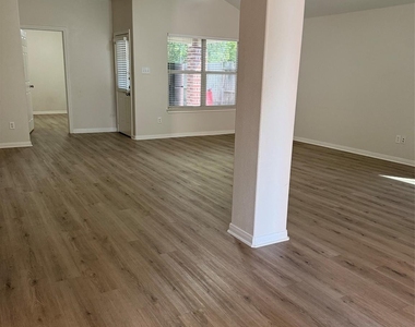 3818 Cary Creek Drive - Photo Thumbnail 4