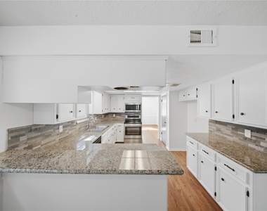 12806 Forest Meadow Drive - Photo Thumbnail 9