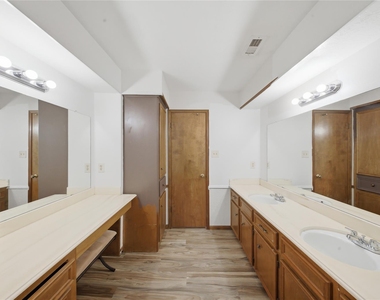 12806 Forest Meadow Drive - Photo Thumbnail 20