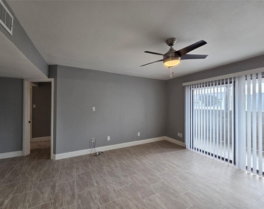 8421 Hearth Drive - Photo Thumbnail 7