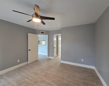 8421 Hearth Drive - Photo Thumbnail 15