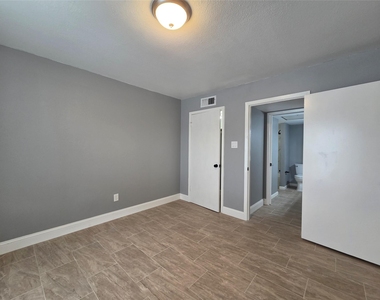 8421 Hearth Drive - Photo Thumbnail 20