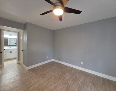 8421 Hearth Drive - Photo Thumbnail 16