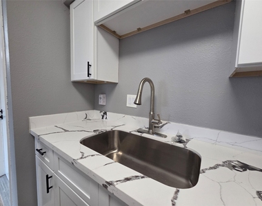 8421 Hearth Drive - Photo Thumbnail 11