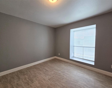8421 Hearth Drive - Photo Thumbnail 22