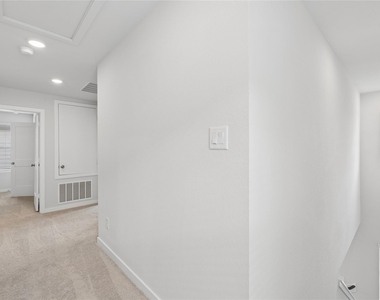 7926 Alset Dr - Photo Thumbnail 9