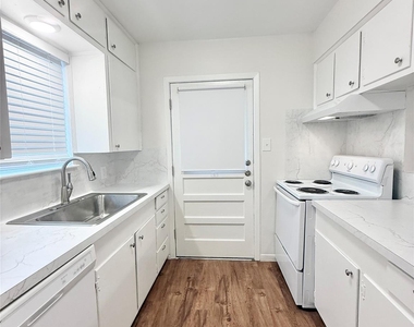 500 Willow Drive - Photo Thumbnail 7