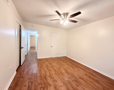 500 Willow Drive - Photo Thumbnail 16