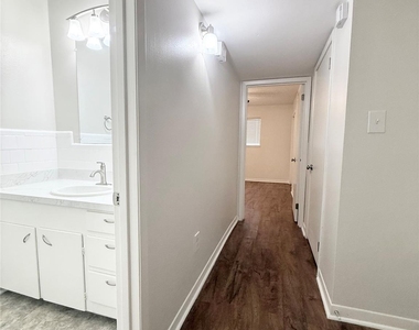 500 Willow Drive - Photo Thumbnail 9