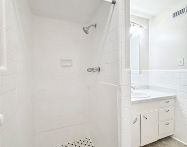 500 Willow Drive - Photo Thumbnail 13
