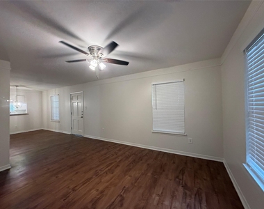 500 Willow Drive - Photo Thumbnail 3