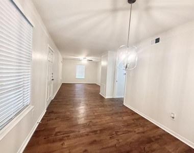 500 Willow Drive - Photo Thumbnail 1