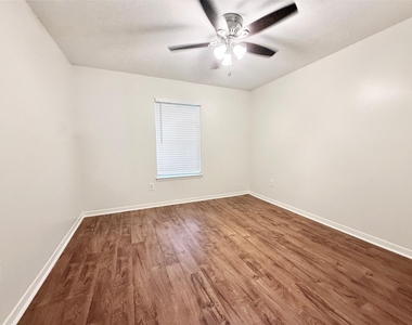 500 Willow Drive - Photo Thumbnail 10