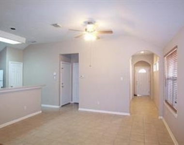 18919 Candlelight Crescent Road - Photo Thumbnail 4