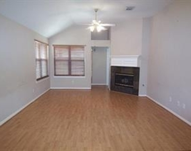 18919 Candlelight Crescent Road - Photo Thumbnail 3