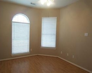 18919 Candlelight Crescent Road - Photo Thumbnail 12