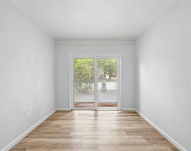 203 Wedgewood Court - Photo Thumbnail 10