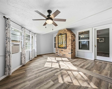 203 Wedgewood Court - Photo Thumbnail 12