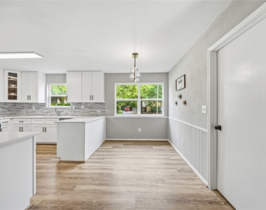 203 Wedgewood Court - Photo Thumbnail 15
