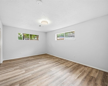 203 Wedgewood Court - Photo Thumbnail 23