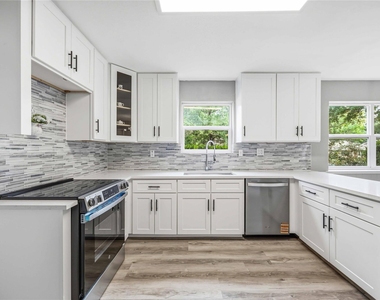 203 Wedgewood Court - Photo Thumbnail 4