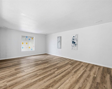 203 Wedgewood Court - Photo Thumbnail 13