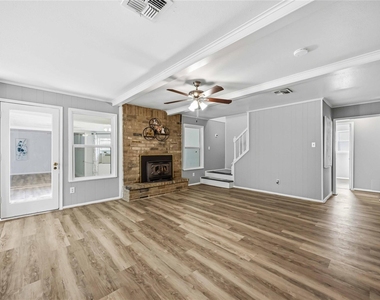 203 Wedgewood Court - Photo Thumbnail 8
