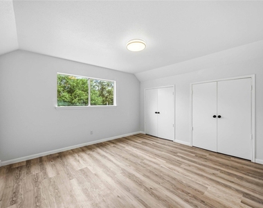 203 Wedgewood Court - Photo Thumbnail 33