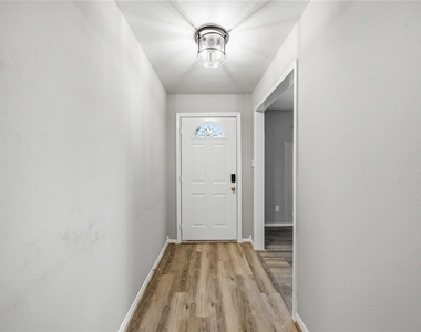 203 Wedgewood Court - Photo Thumbnail 3