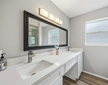 203 Wedgewood Court - Photo Thumbnail 26