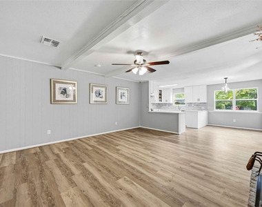 203 Wedgewood Court - Photo Thumbnail 9
