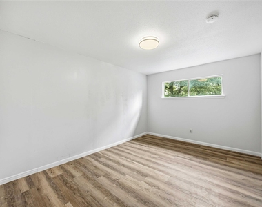 203 Wedgewood Court - Photo Thumbnail 31