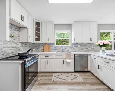 203 Wedgewood Court - Photo Thumbnail 16